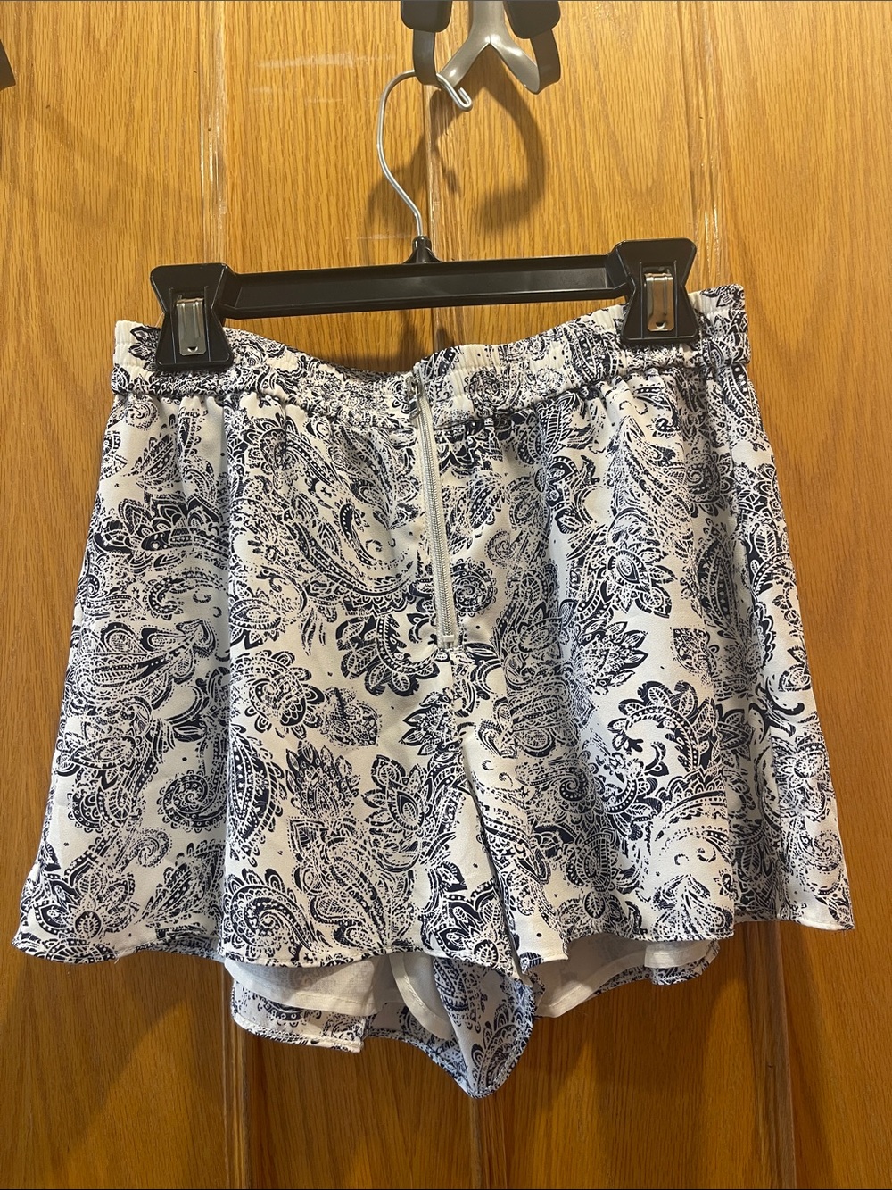 Dynamite White Paisley Elastic Drawstring Athletic Shorts